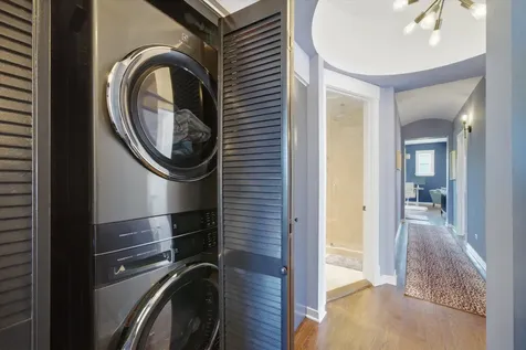4713 North Dover Street Chicago IL 60640