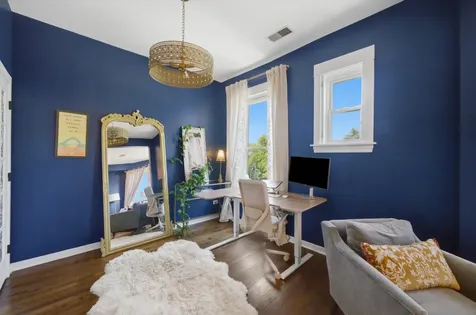 4713 North Dover Street Chicago IL 60640