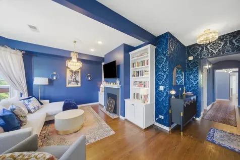 4713 North Dover Street Chicago IL 60640