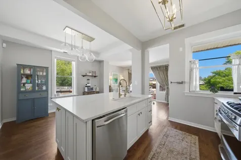 4713 North Dover Street Chicago IL 60640