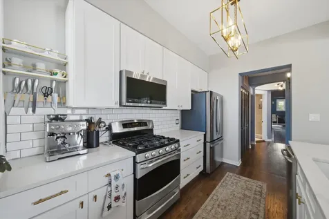 4713 North Dover Street Chicago IL 60640