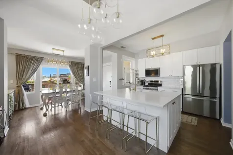 4713 North Dover Street Chicago IL 60640
