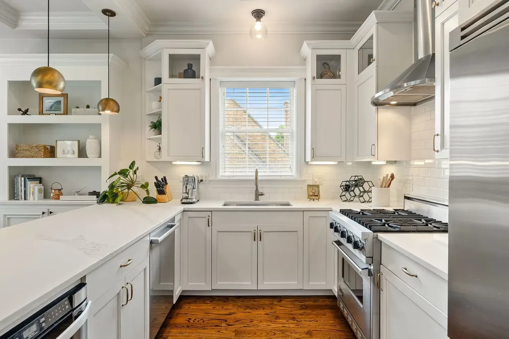 3748 North Damen Avenue Chicago IL 60618