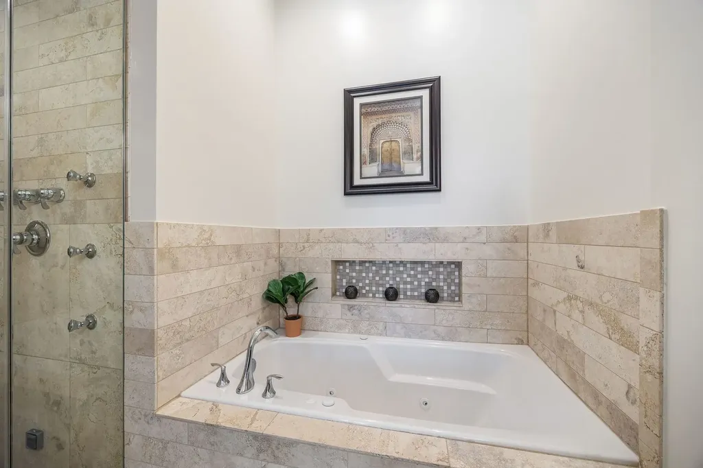 3748 North Damen Avenue Chicago IL 60618