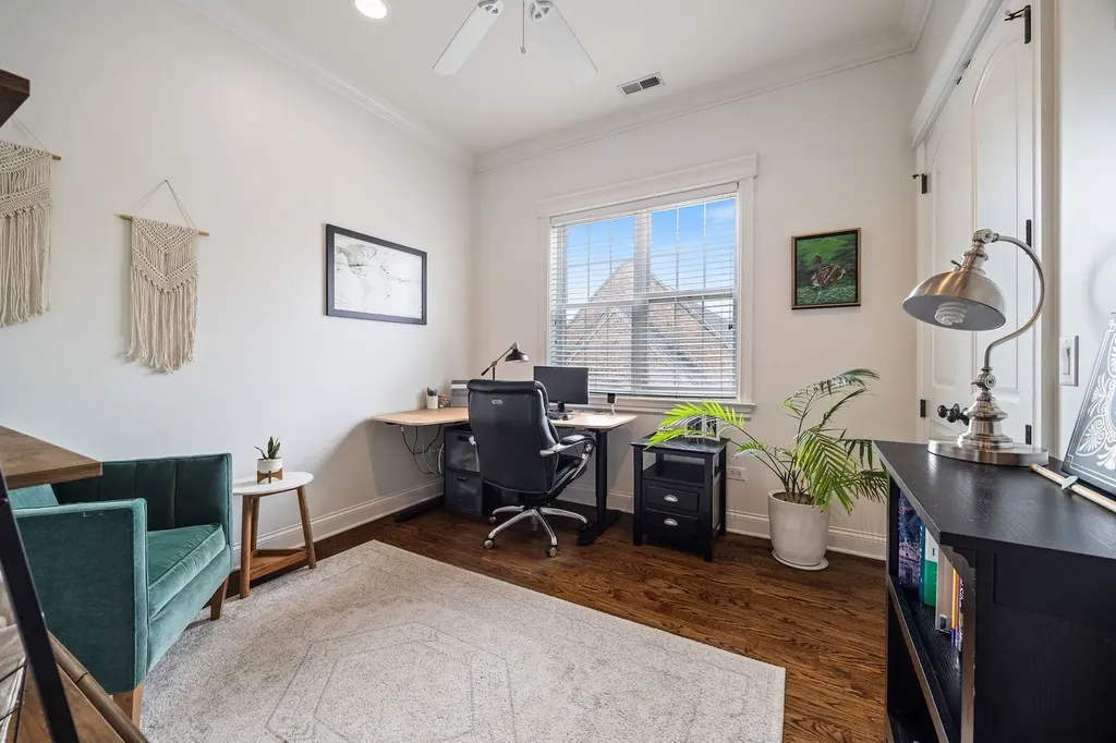 3748 North Damen Avenue Chicago IL 60618