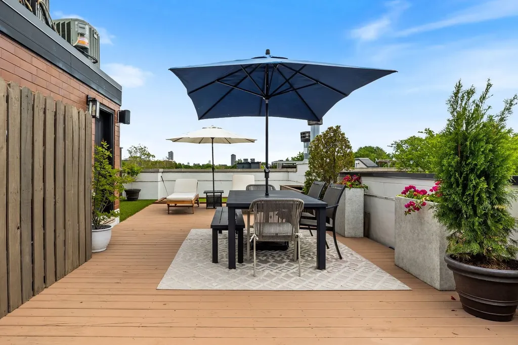 3748 North Damen Avenue Chicago IL 60618