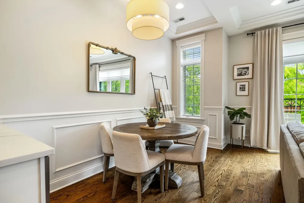 3748 North Damen Avenue Chicago IL 60618