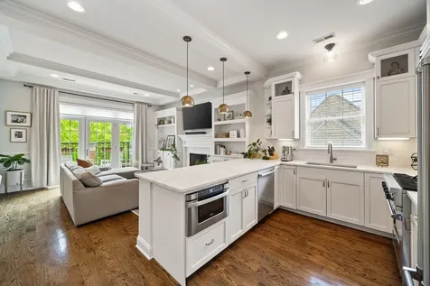3748 North Damen Avenue Chicago IL 60618