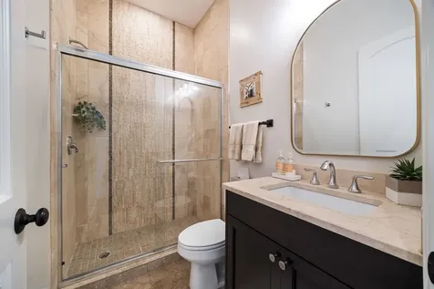 3748 North Damen Avenue Chicago IL 60618