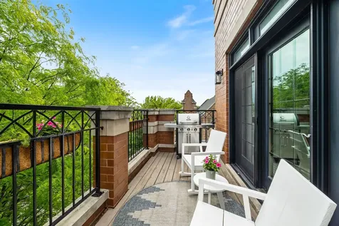 3748 North Damen Avenue Chicago IL 60618