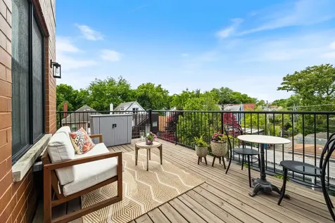 3748 North Damen Avenue Chicago IL 60618