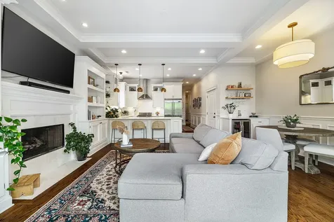 3748 North Damen Avenue Chicago IL 60618