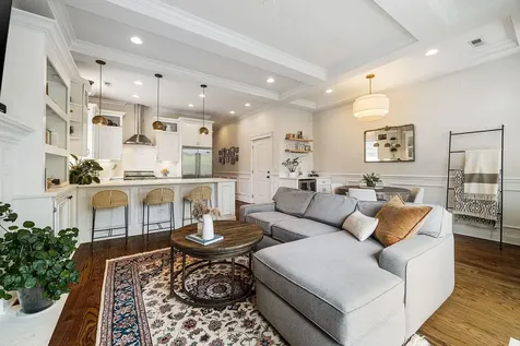 3748 North Damen Avenue Chicago IL 60618