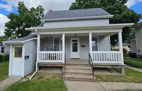 9 1/2 North Randolph Street Princeton IL 61356