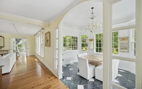 82 Woodley Road Winnetka IL 60093