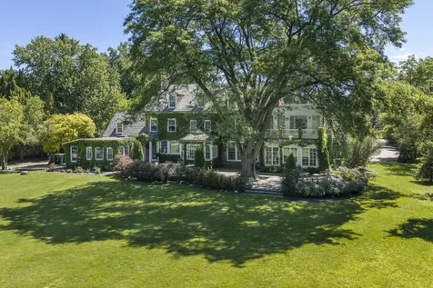 82 Woodley Road Winnetka IL 60093
