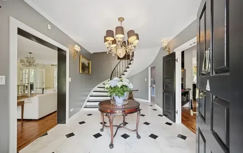 82 Woodley Road Winnetka IL 60093