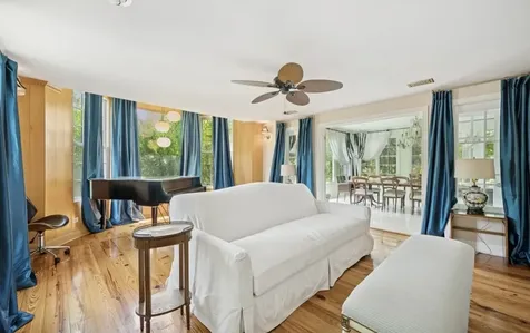 82 Woodley Road Winnetka IL 60093