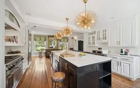 82 Woodley Road Winnetka IL 60093