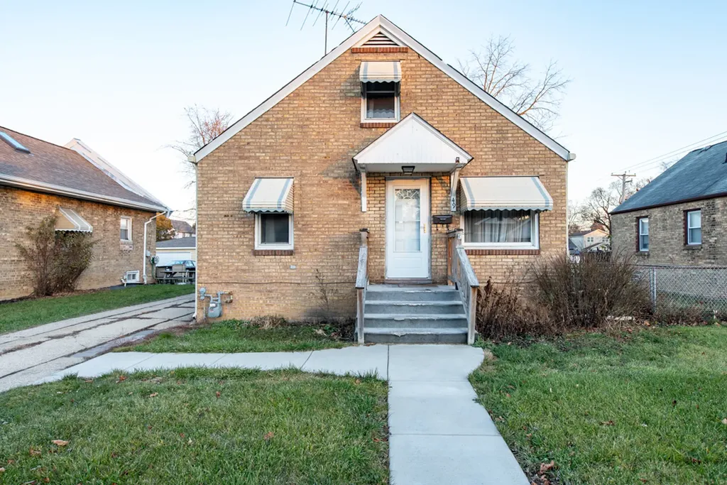 49 South Lewis Avenue Waukegan IL 60085