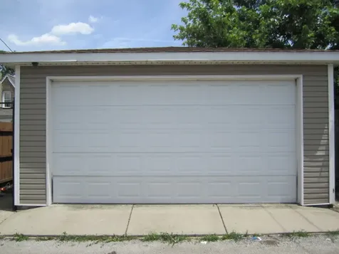846 North Saint Louis Avenue Chicago IL 60651