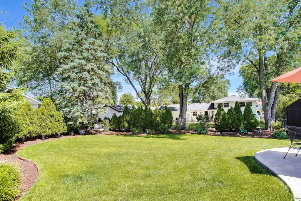 1424 Bates Lane Schaumburg IL 60193