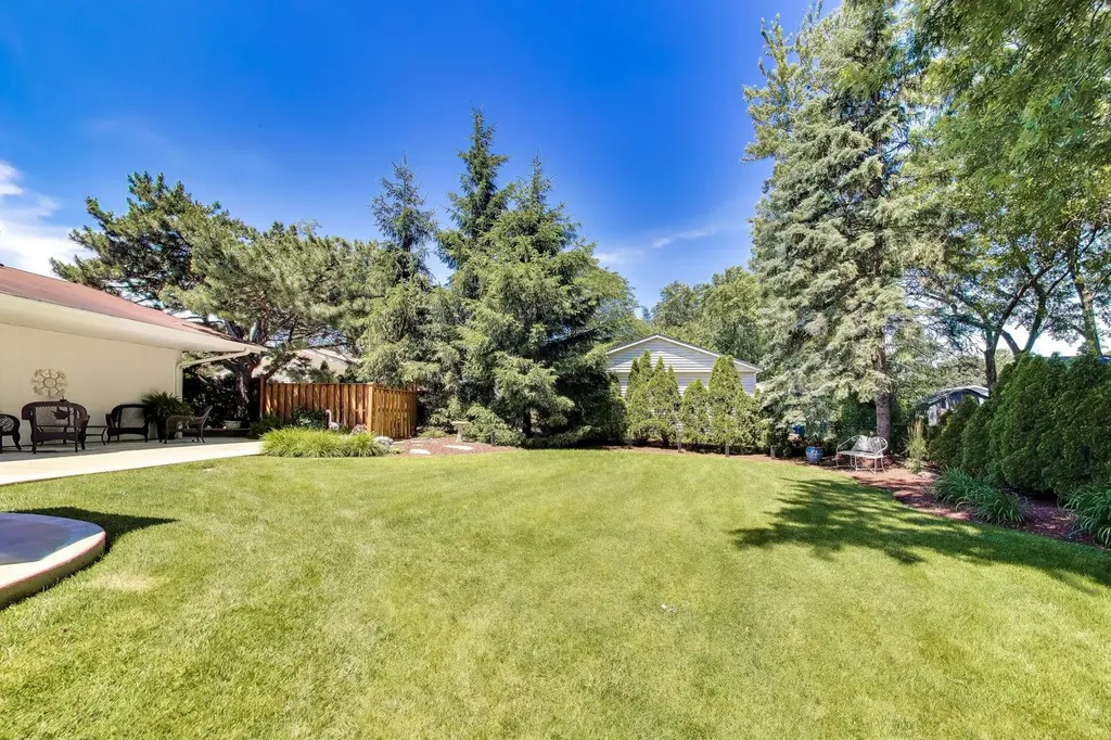 1424 Bates Lane Schaumburg IL 60193