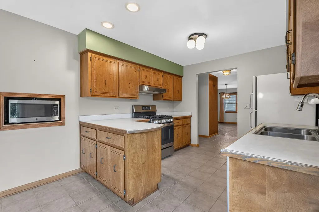 7305 Summit Road Darien IL 60561