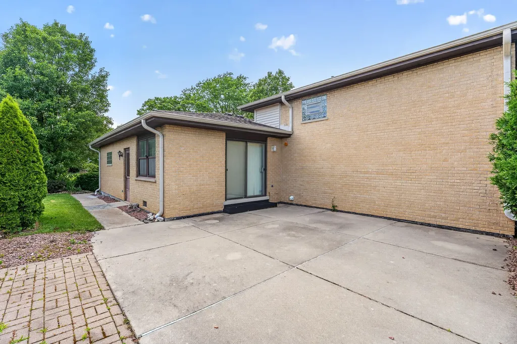 7305 Summit Road Darien IL 60561