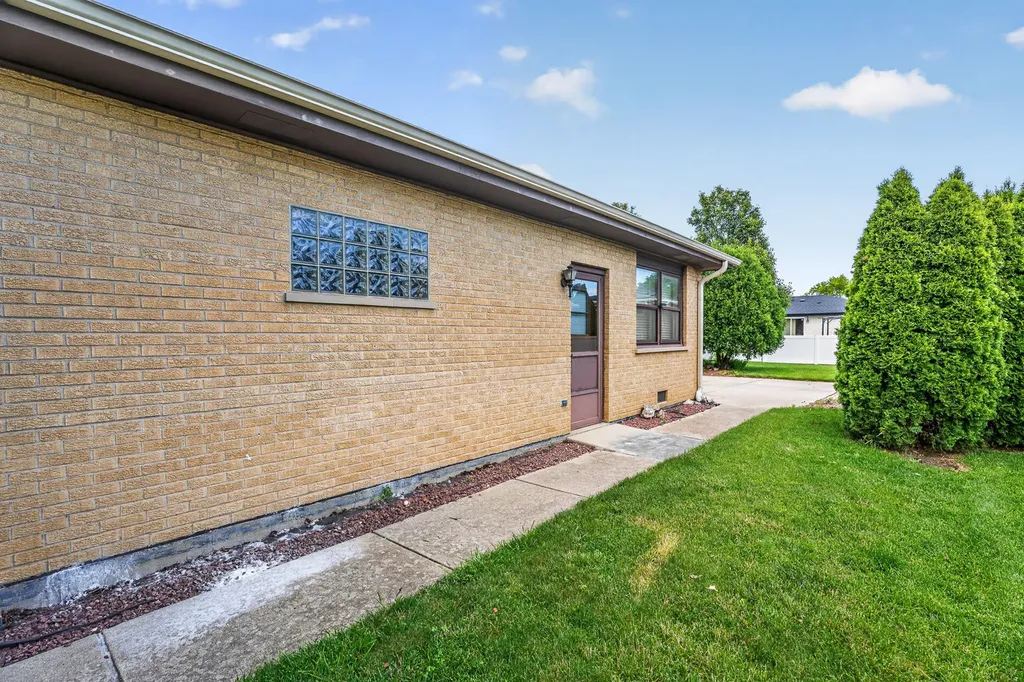 7305 Summit Road Darien IL 60561