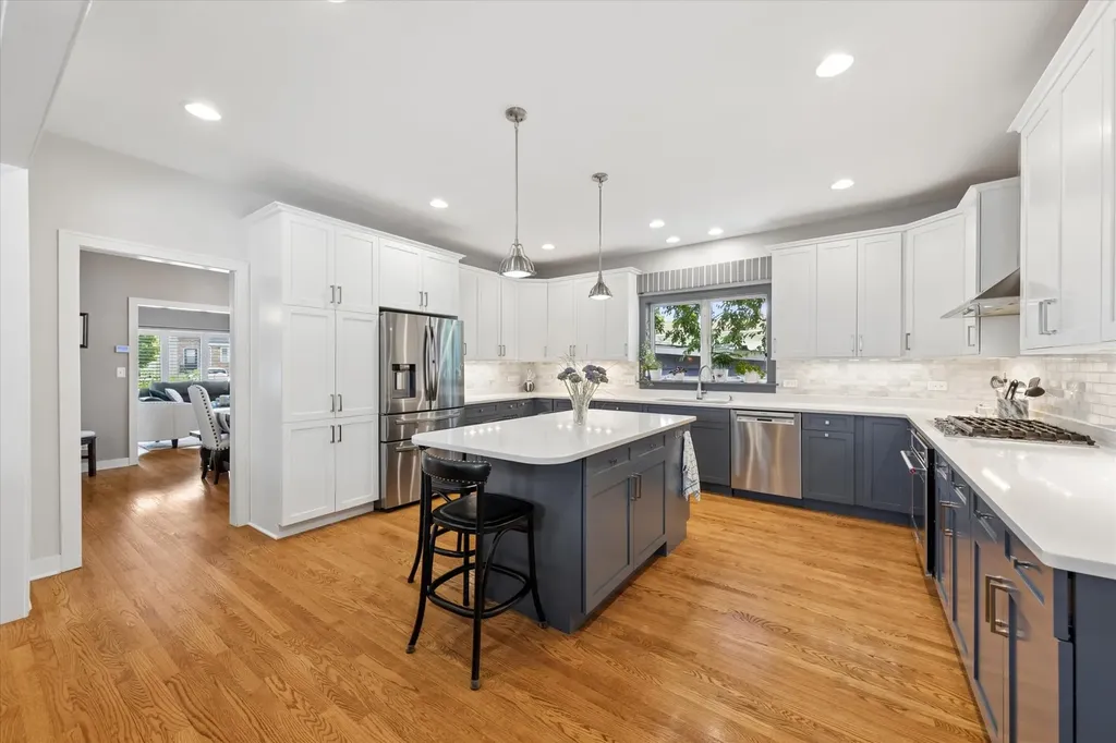 198 North Glenview Avenue Elmhurst IL 60126