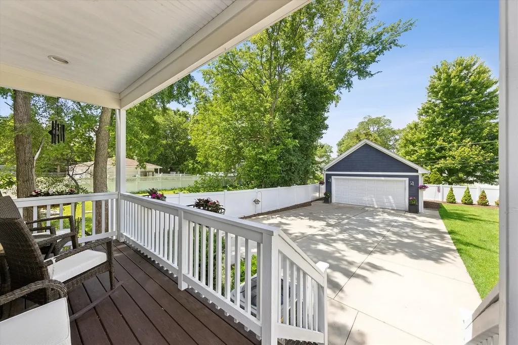 198 North Glenview Avenue Elmhurst IL 60126