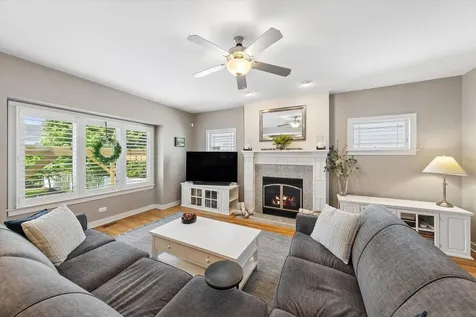 198 North Glenview Avenue Elmhurst IL 60126
