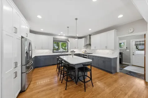 198 North Glenview Avenue Elmhurst IL 60126