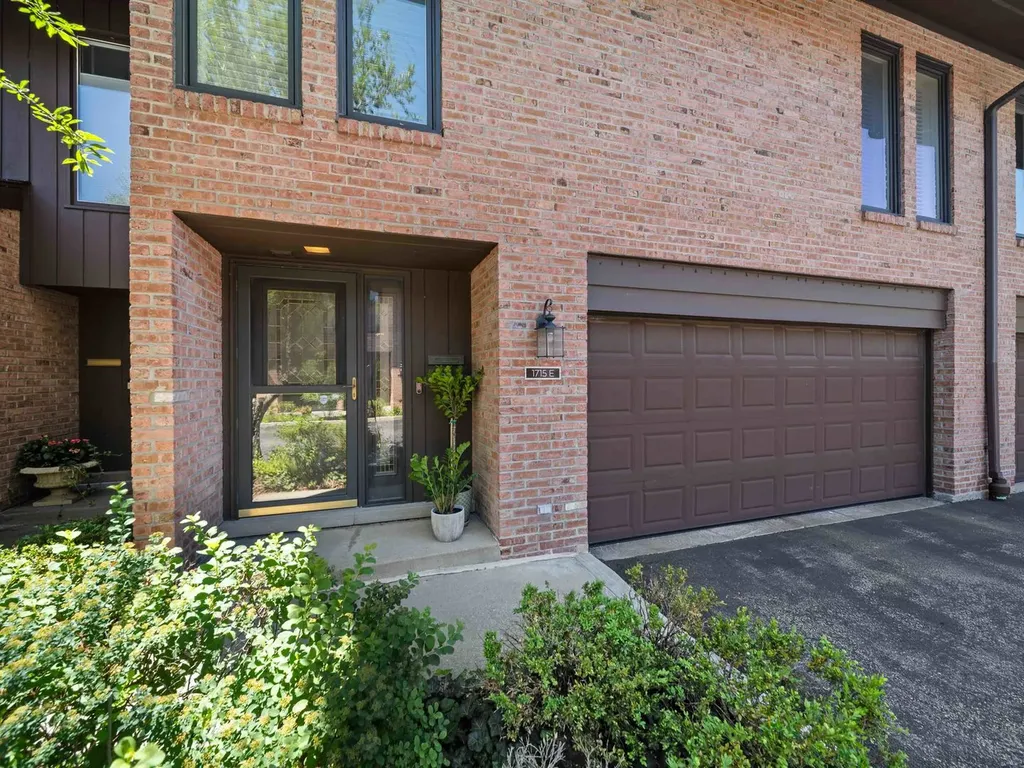1715 Wildberry Drive Glenview IL 60025
