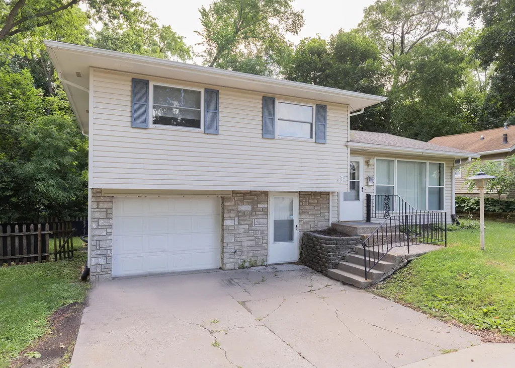 1844 31ST Street Moline IL 61265