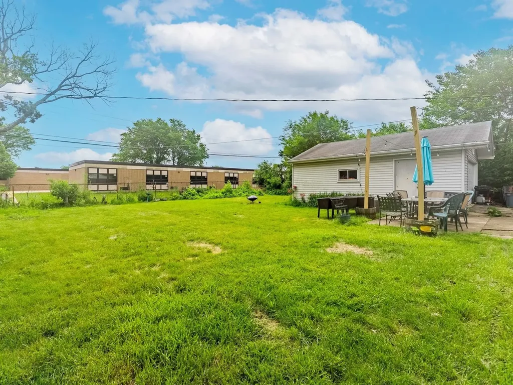 405 North Iowa Avenue Villa Park IL 60181
