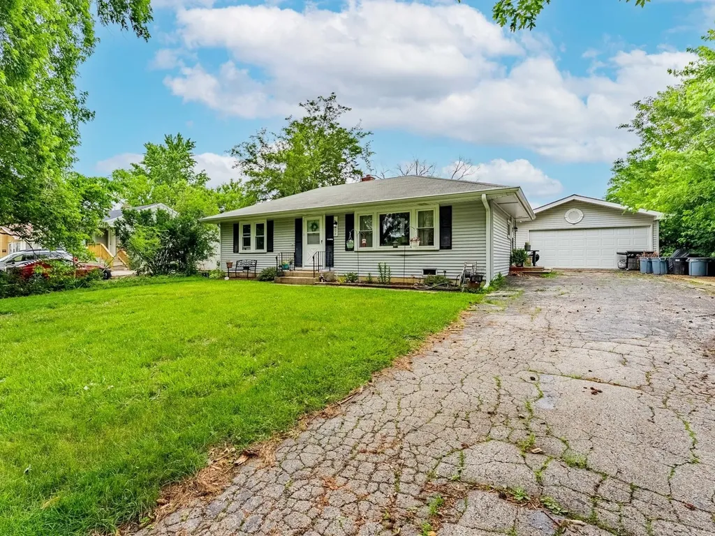 405 North Iowa Avenue Villa Park IL 60181