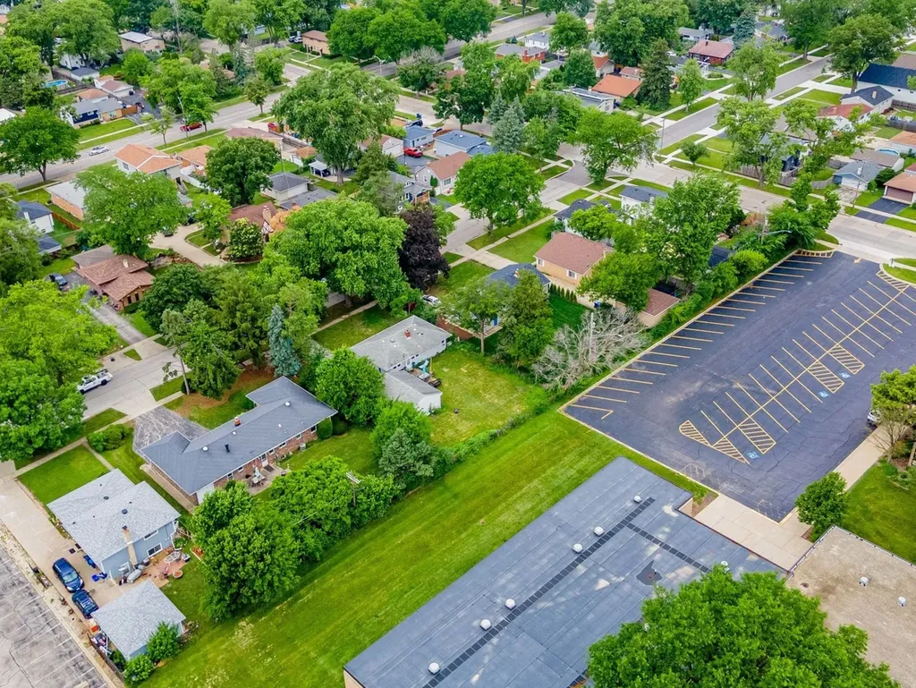 405 North Iowa Avenue Villa Park IL 60181