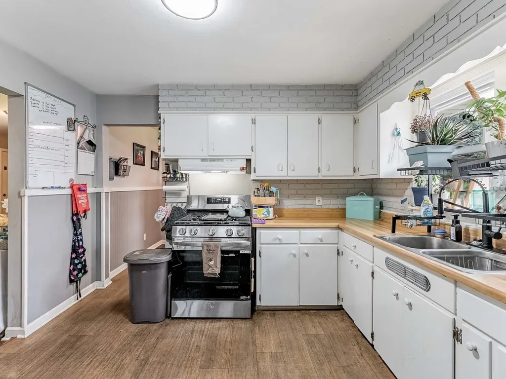 405 North Iowa Avenue Villa Park IL 60181