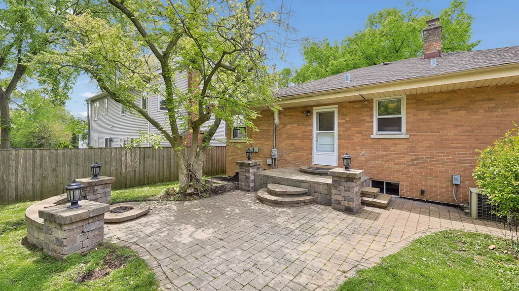 893 South Poplar Avenue Elmhurst IL 60126
