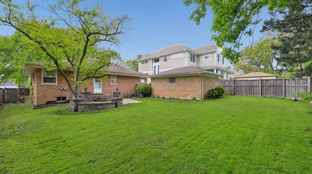 893 South Poplar Avenue Elmhurst IL 60126