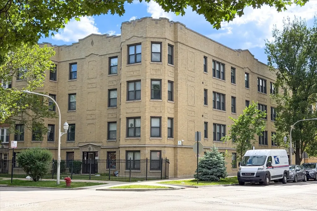 6254 North Bell Avenue Chicago IL 60659
