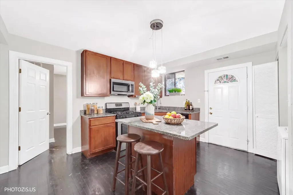 6254 North Bell Avenue Chicago IL 60659