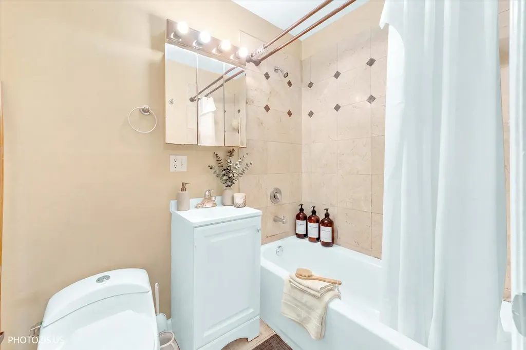 6254 North Bell Avenue Chicago IL 60659