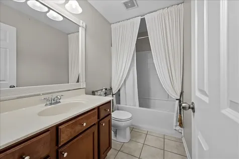 452 Churchill Drive E Elgin IL 60124