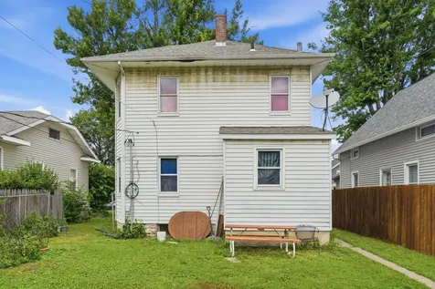174 16TH Avenue East Moline IL 61244
