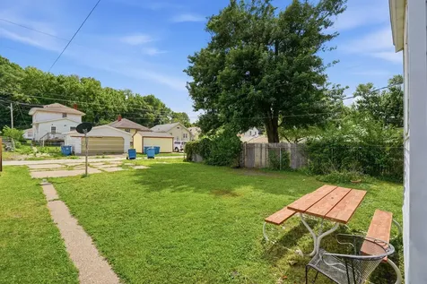 174 16TH Avenue East Moline IL 61244