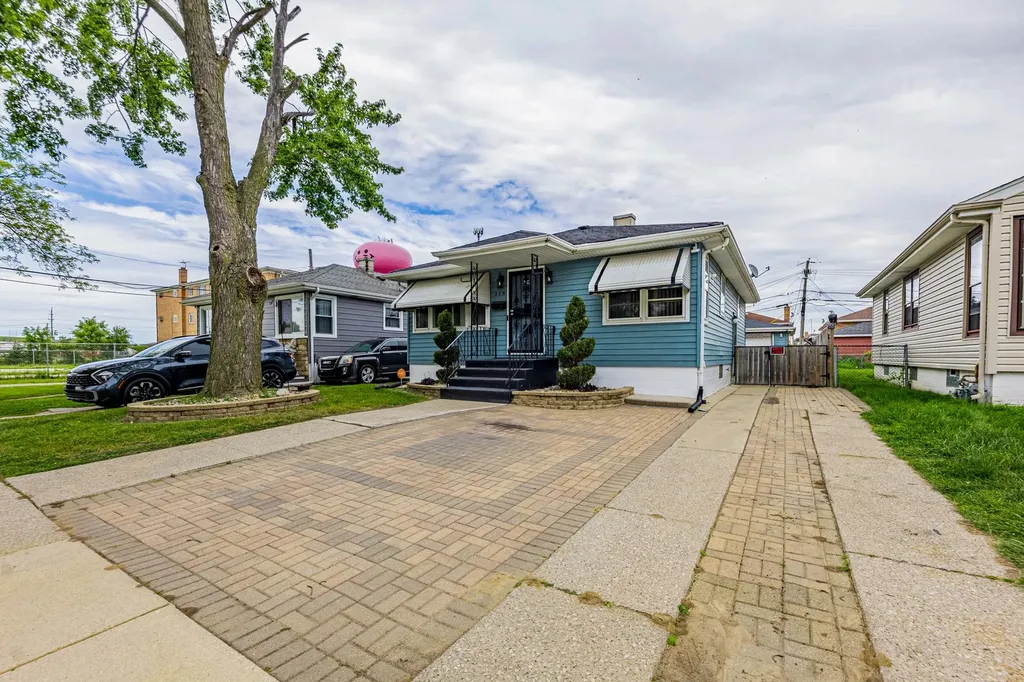 279 Paxton Avenue Calumet City IL 60409