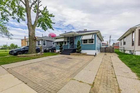 279 Paxton Avenue Calumet City IL 60409